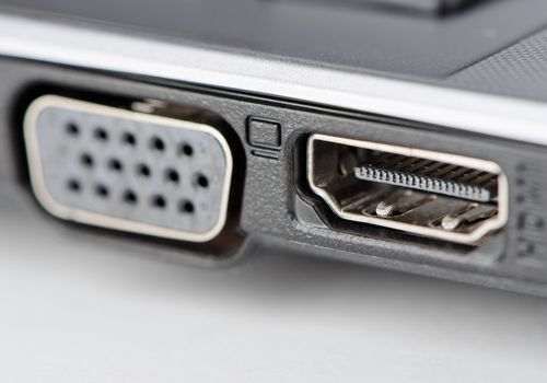 Sockets HDMI and DisplayPort