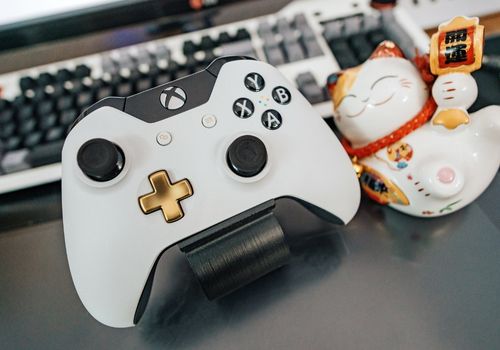 White and Black Xbox One Wireless Controller