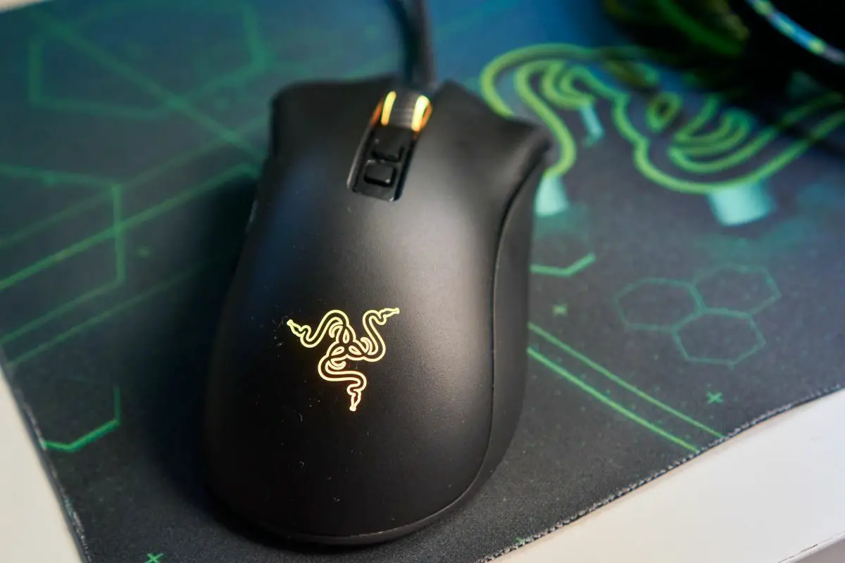 How to Clean Razer Mousepad? Here's How the Pros Do It