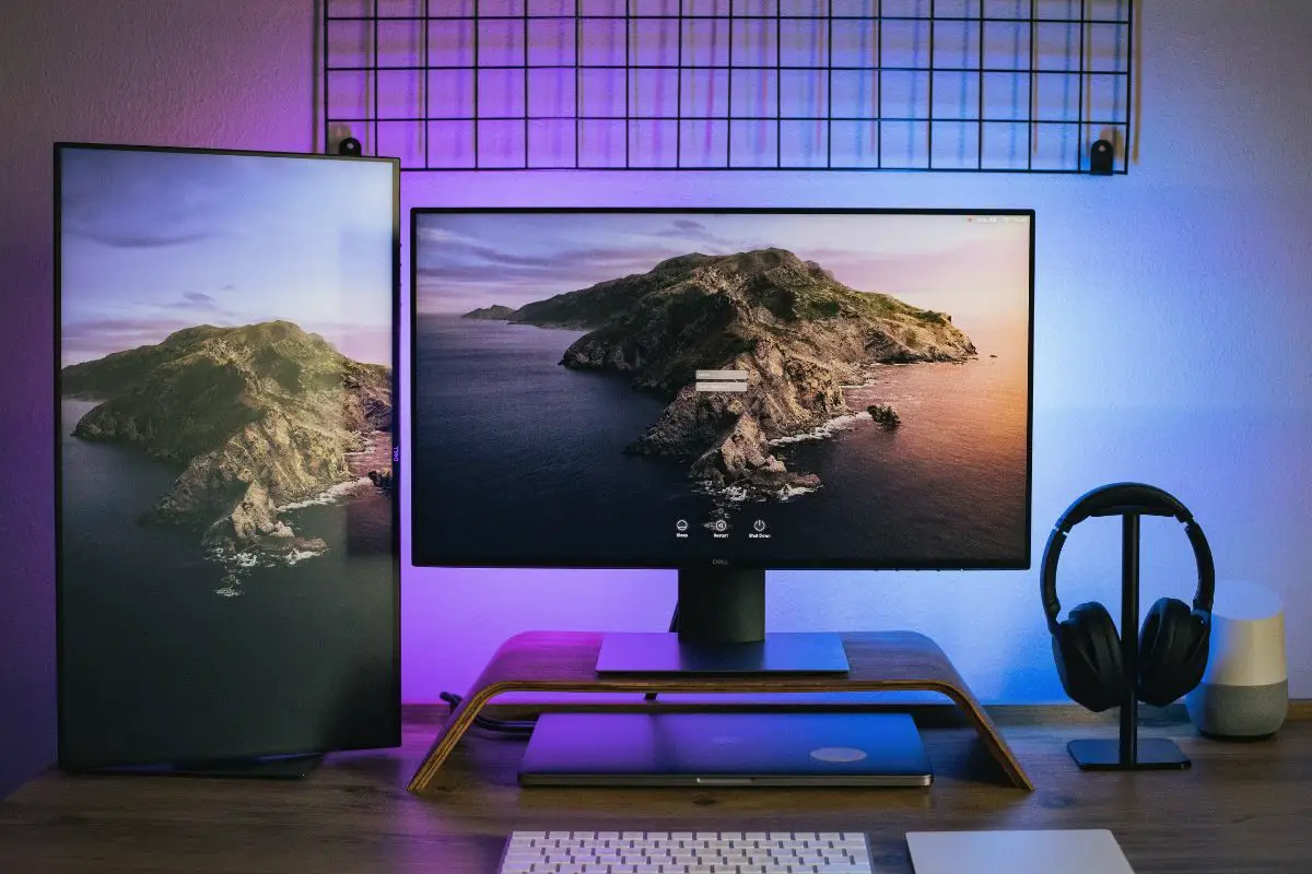 Multiple Screens and Headset Setup