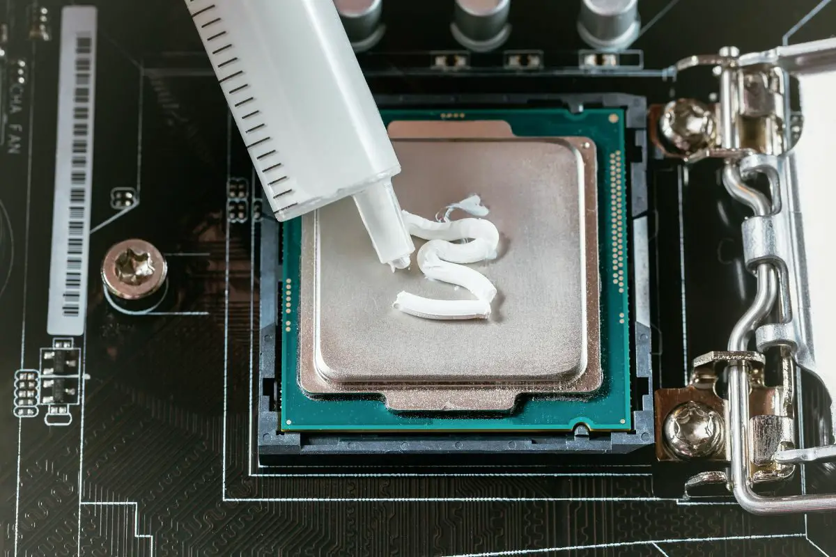Pumping Thermal Paste During CPU Installation