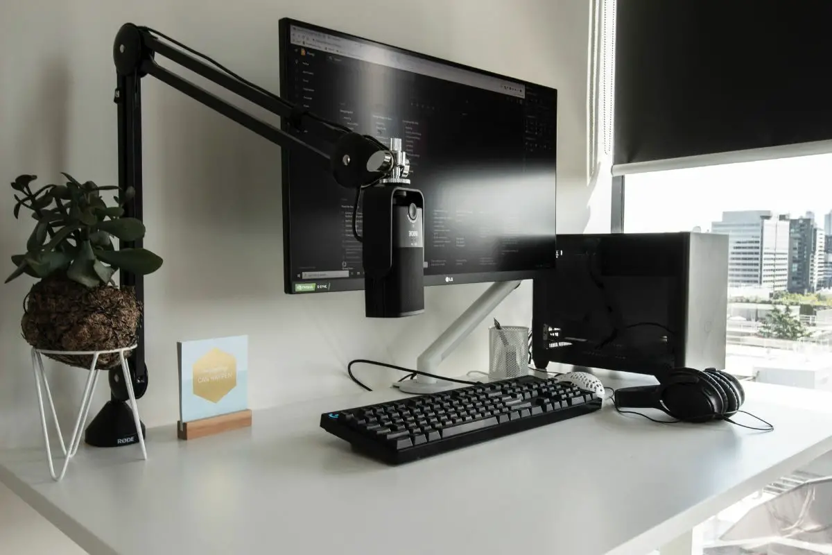 A Desktop Setup for Podcasting