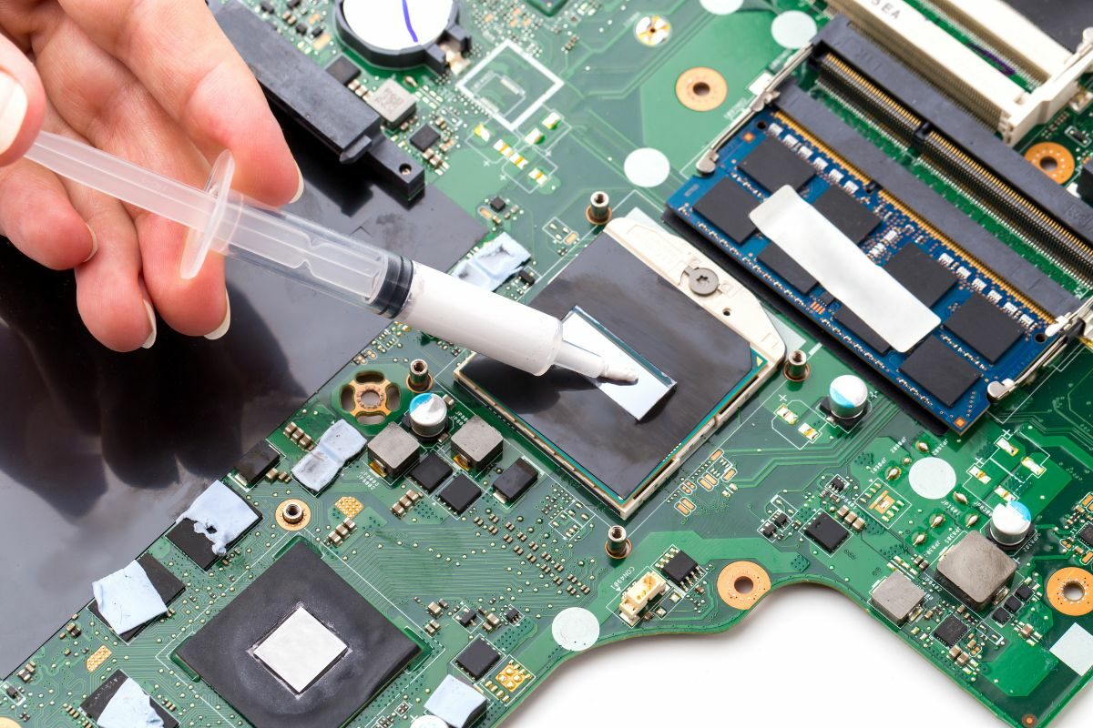 Replacing Thermal Paste on a Laptop